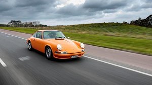 1970 Porsche 911T (c) Richard Opie, NZ Autocar: "The finishing touch is a pair of classic Rundenmeister rally clocks, offset to the passenger’s side."\\n\\n20.09.2017 15:11